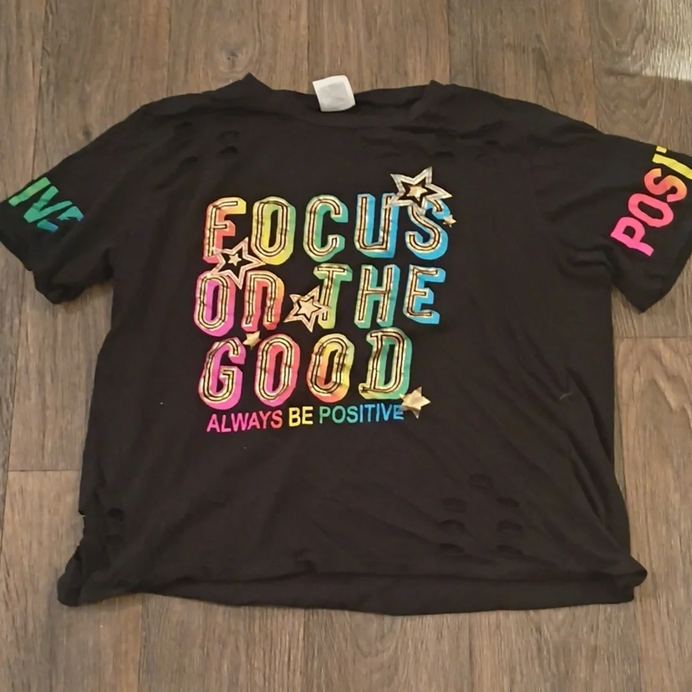 Women's Black Graphic Tee - Focus on the Good - Picture 9 of 9